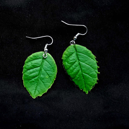 Boucles d’oreilles de feuilles de roses