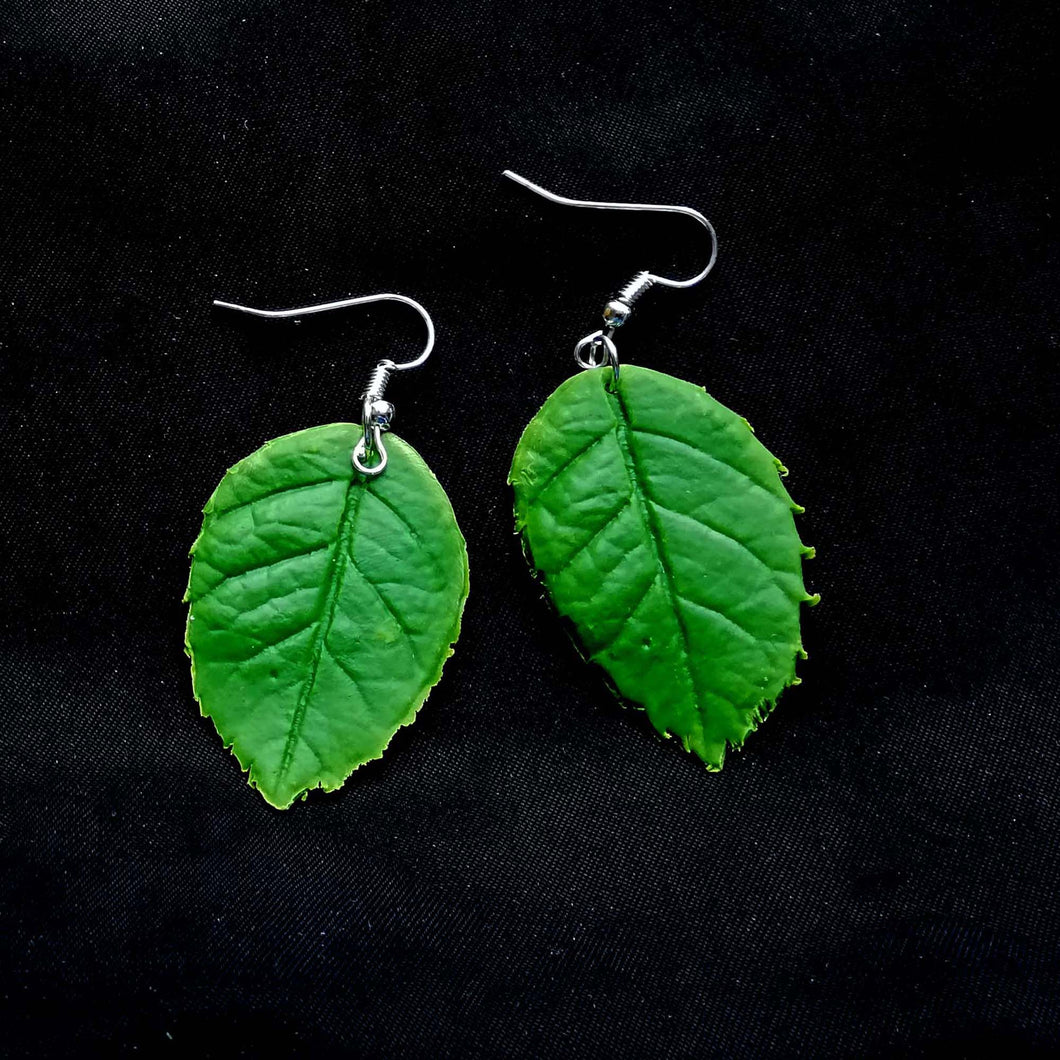 Boucles d’oreilles de feuilles de roses