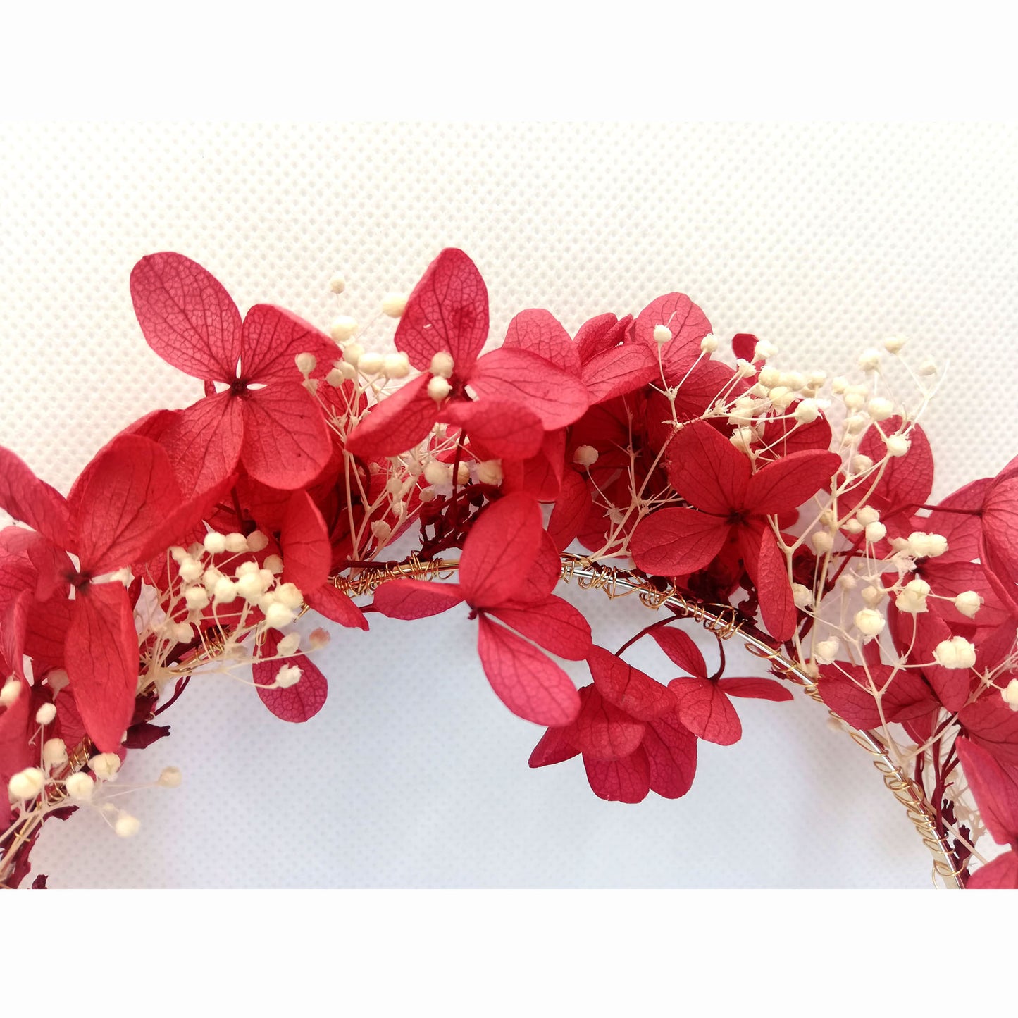 Couronne de fleurs stabilisées rouges pour demoiselles