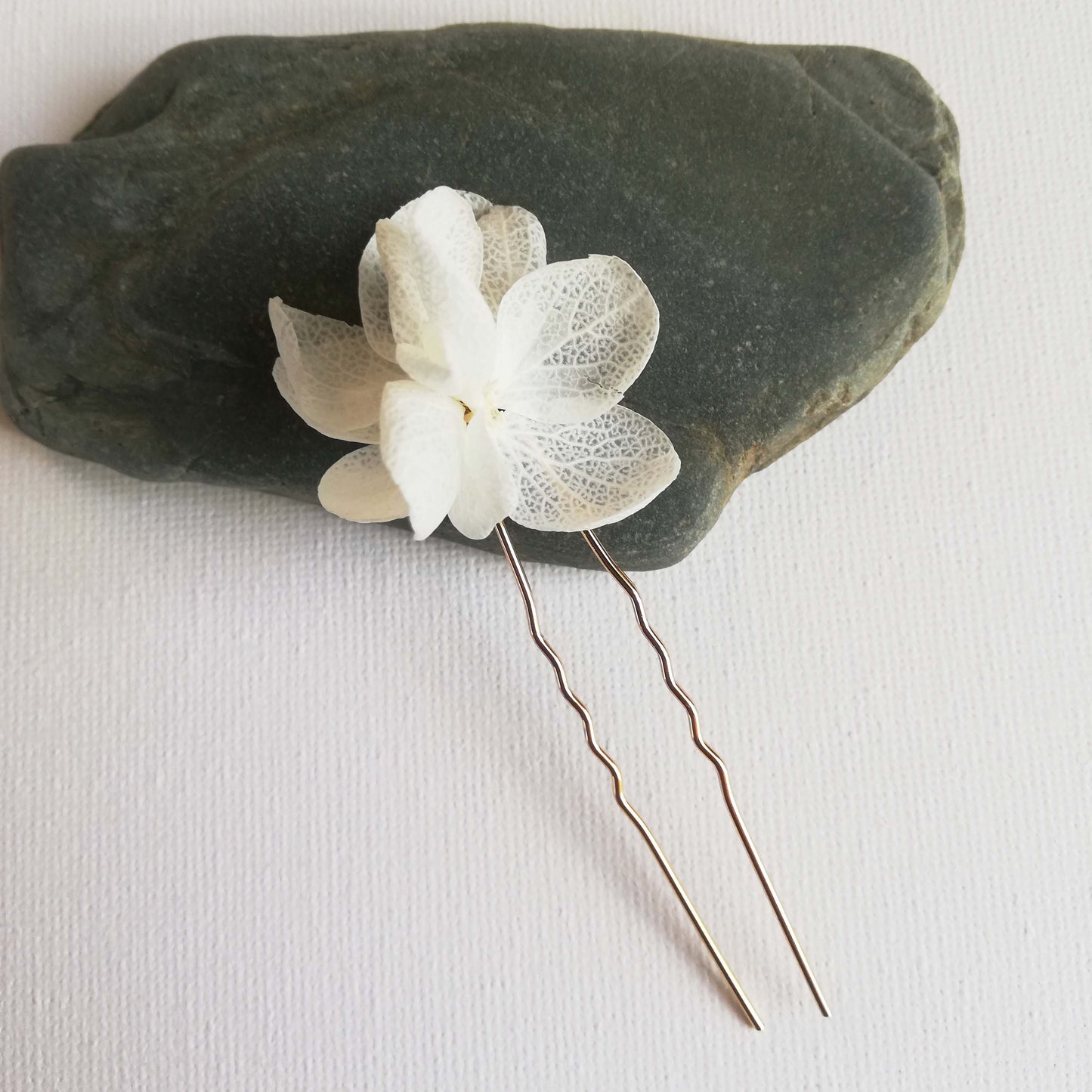 Lot de 2 épingles fleurs blanches
