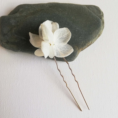 Lot de 2 épingles fleurs blanches