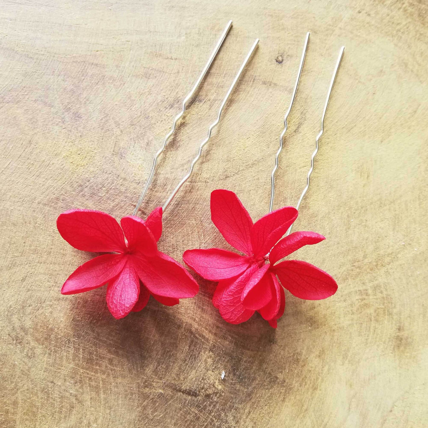 Lot de 2 Pins de fleur rouge