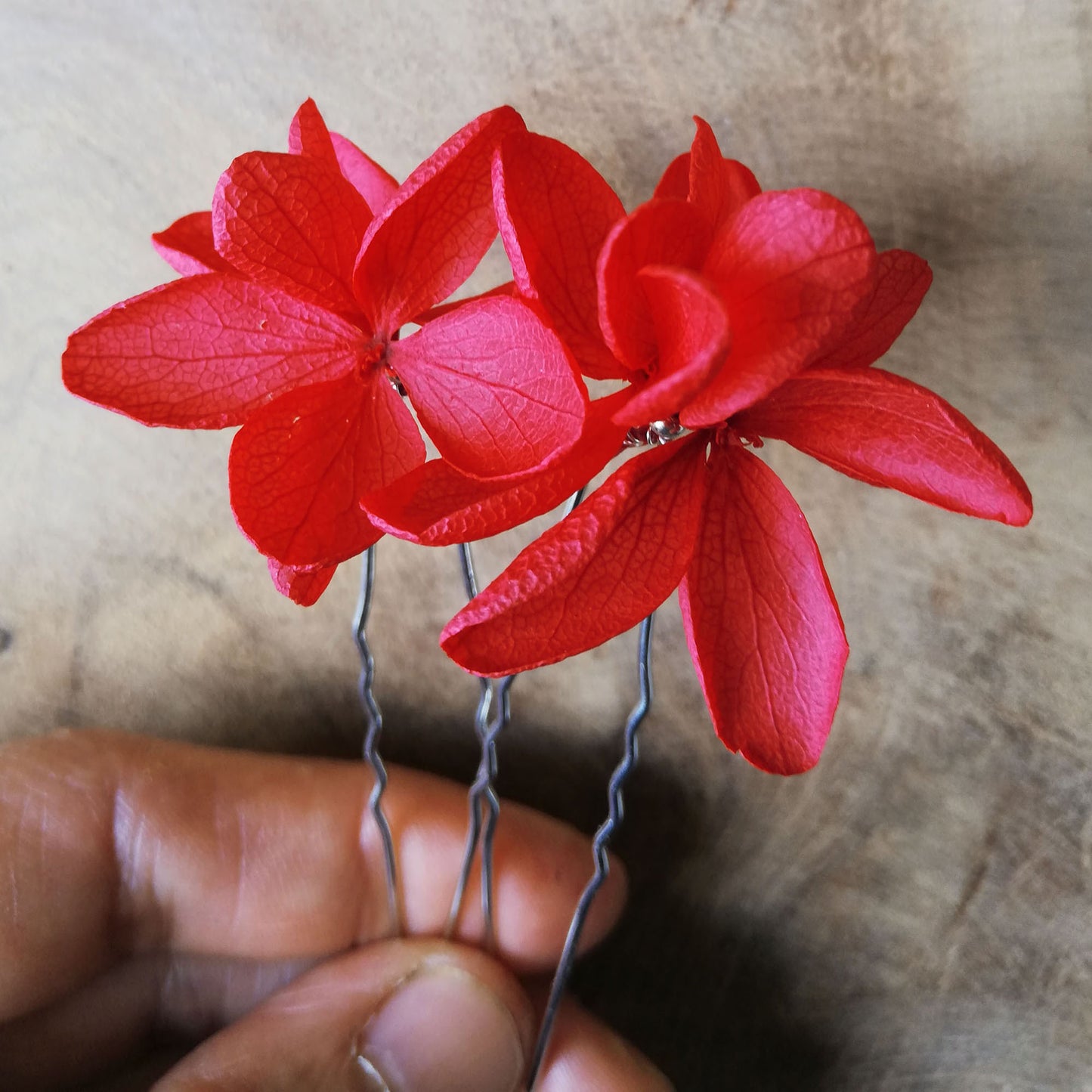 Lot de 2 Pins de fleur rouge