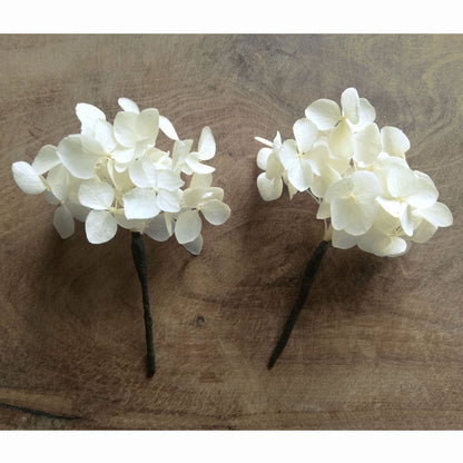 Pic en fleurs naturelles d'hortensia,  Pin de fleur, épingle à cheveux fleurs stabilisées, Épinglette de fleurs blanches séchées mariage