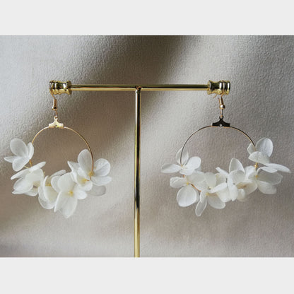 Boucle d'oreilles fleurs stabilisées d'hortensia crème