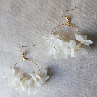 Boucle d'oreilles fleurs stabilisées d'hortensia crème