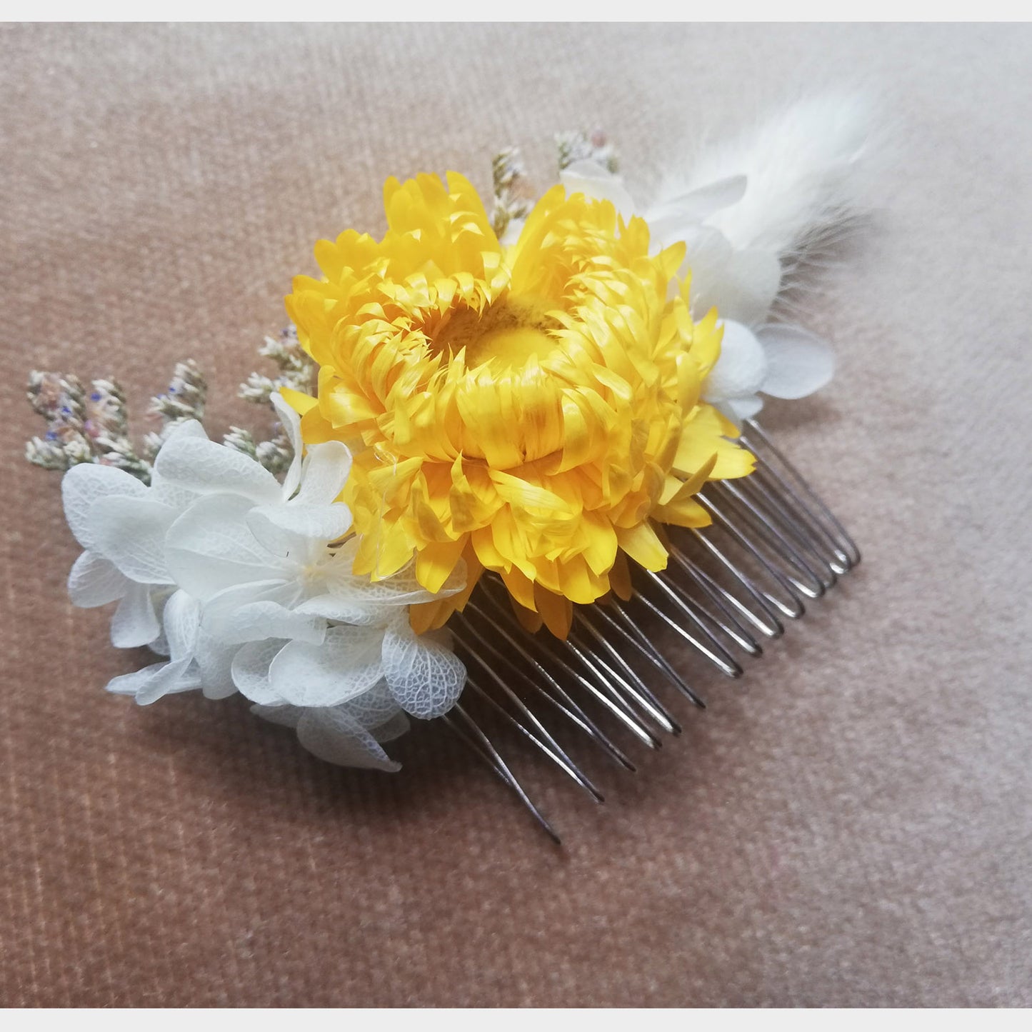 Peigne en fleur jaune