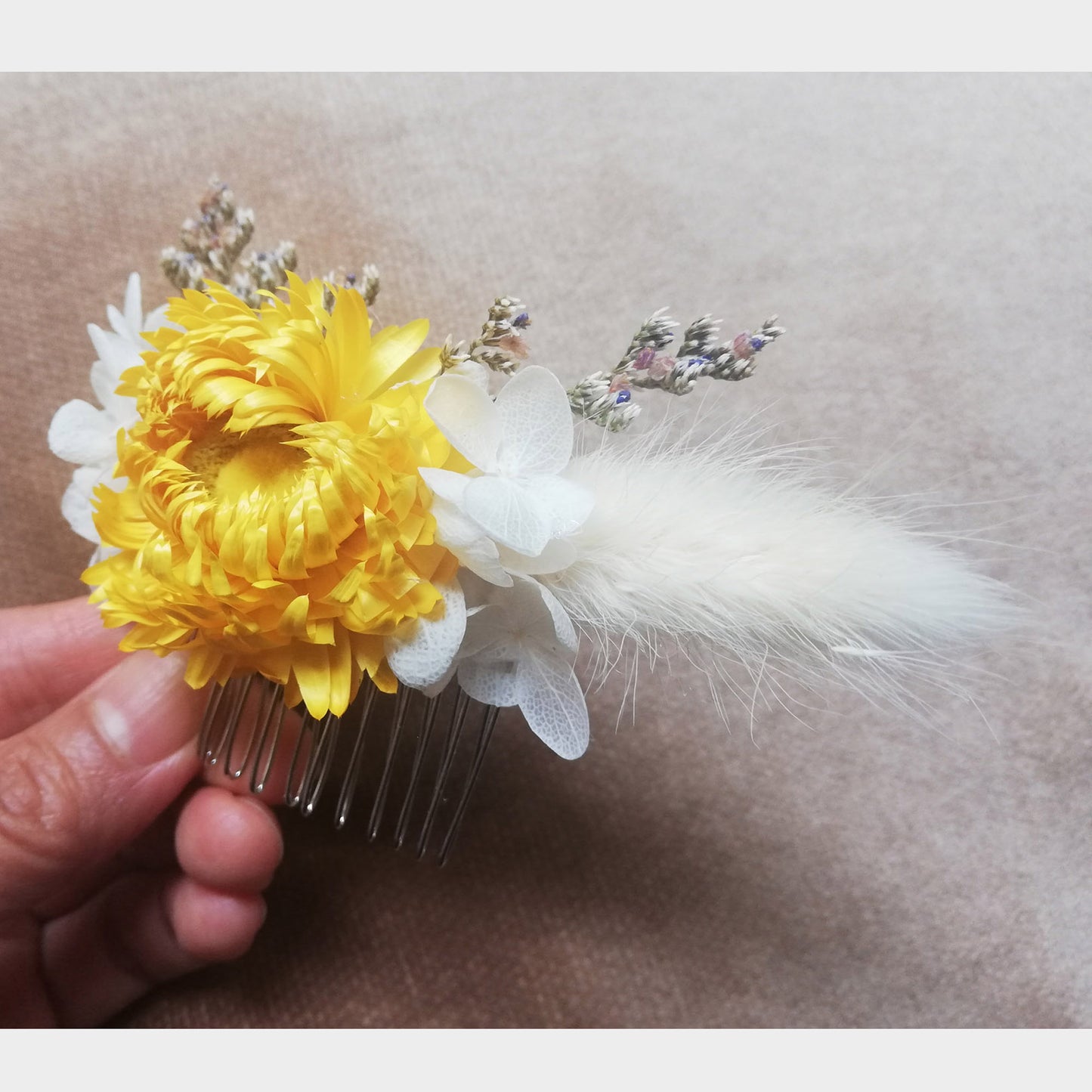 Peigne en fleur jaune