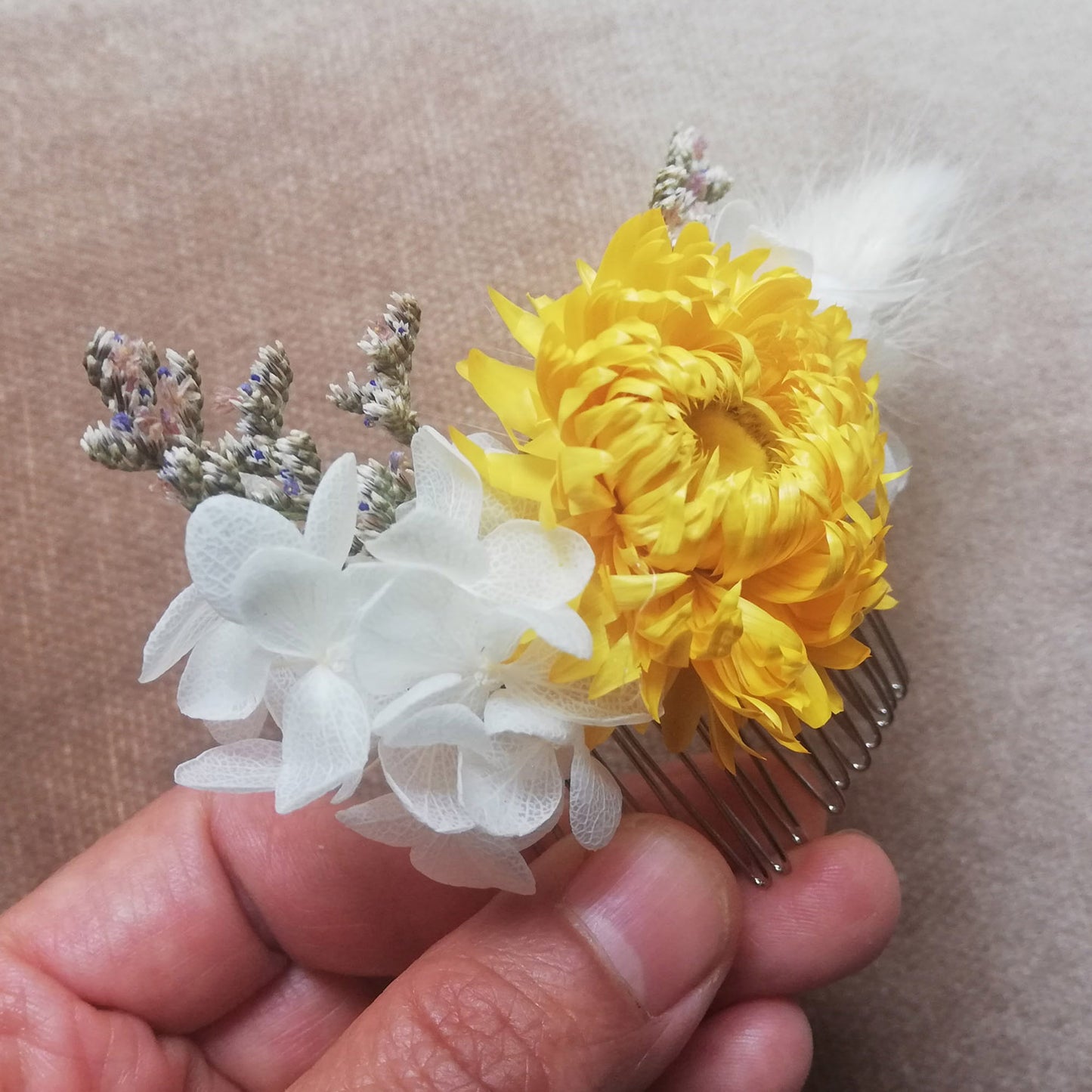 Peigne en fleur jaune