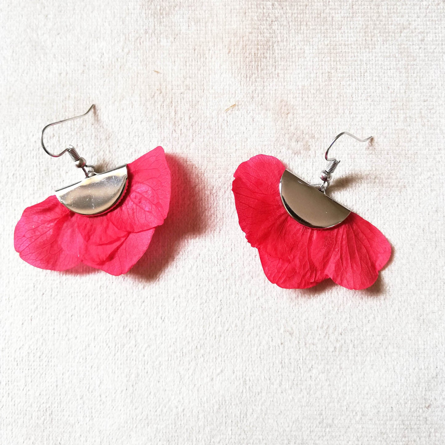 Boucles d'oreille rouge en fleurs séchées et stabilisées 