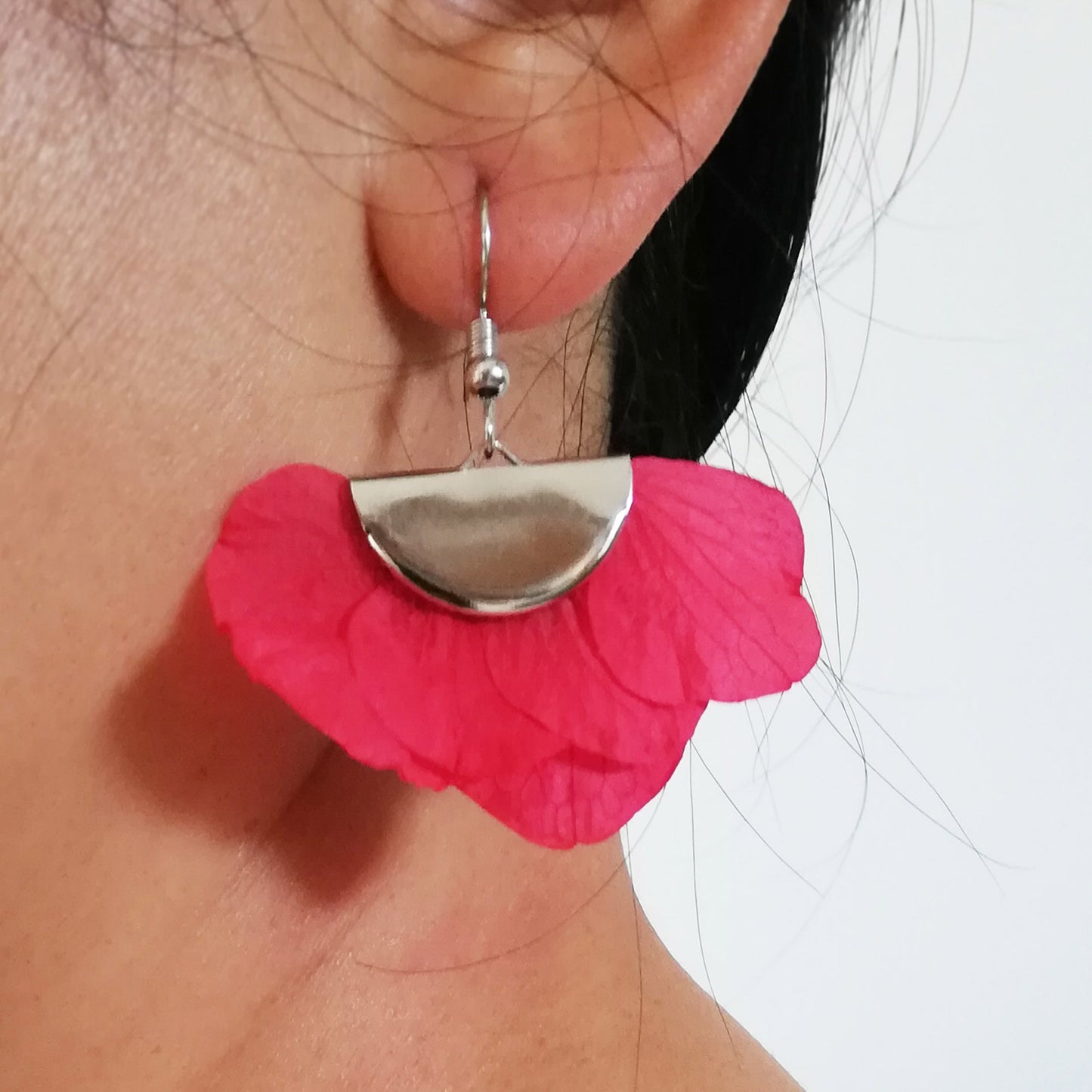 Boucles d'oreille rouge en fleurs séchées et stabilisées 