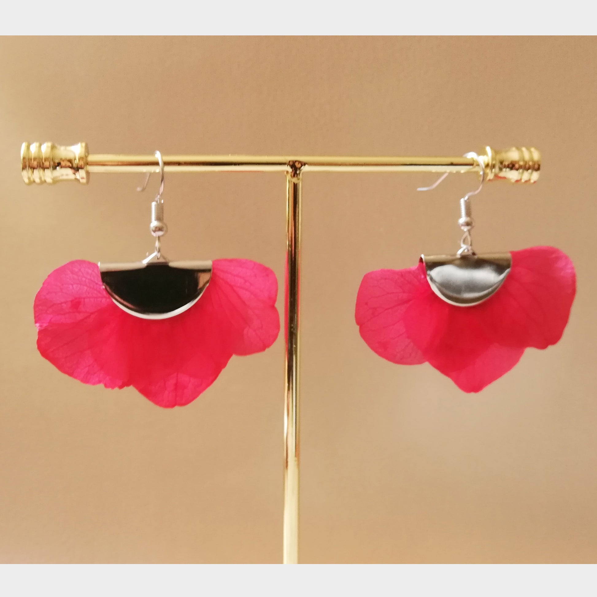 Boucles d'oreille rouge en fleurs séchées et stabilisées 