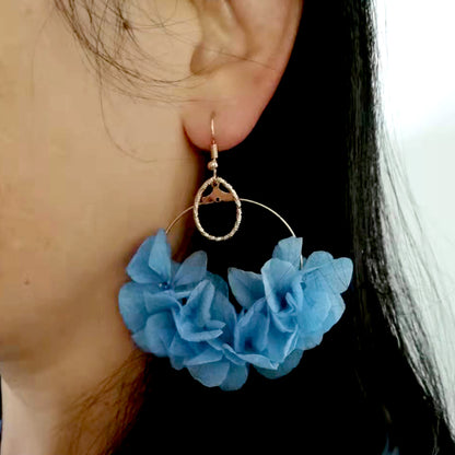Boucle d'oreilles bleu fleurs stabilisées Hortensia