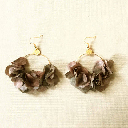 Boucle d'oreilles marron fleurs stabilisées