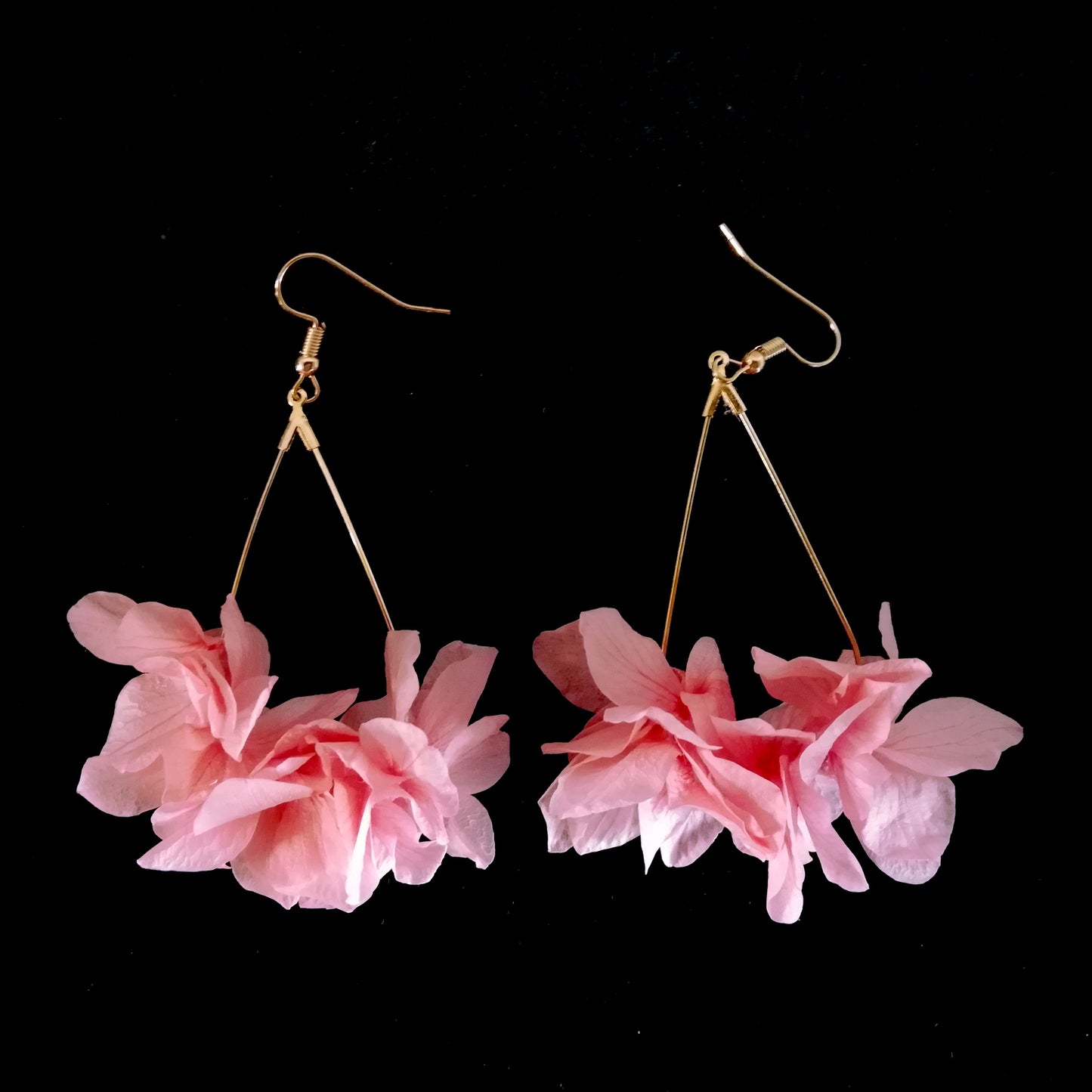 Boucle d'oreilles rose fleurs stabilisées