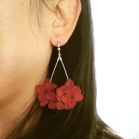 Boucle d'oreilles bordeaux en fleurs séchées