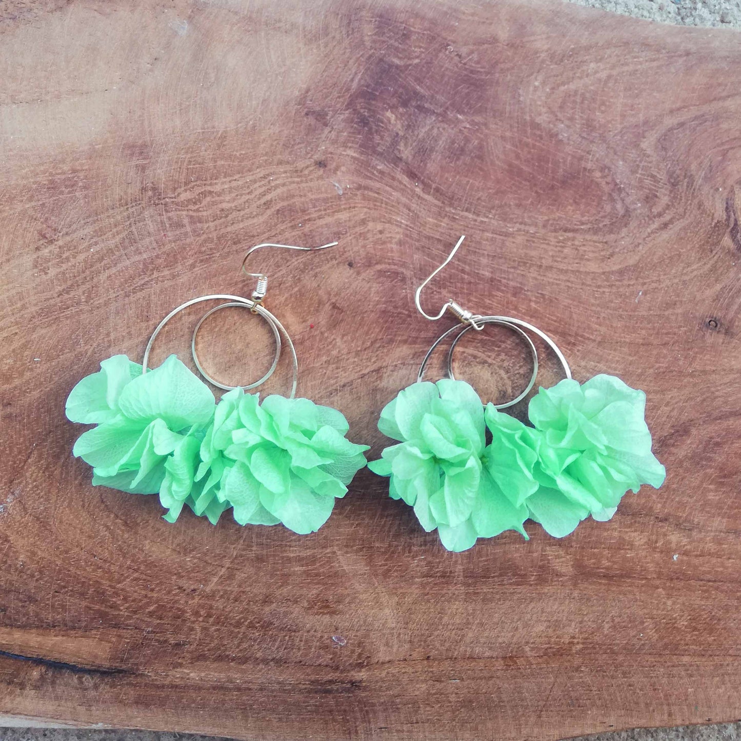 Boucle d'oreilles turquoise fleurs stabilisées