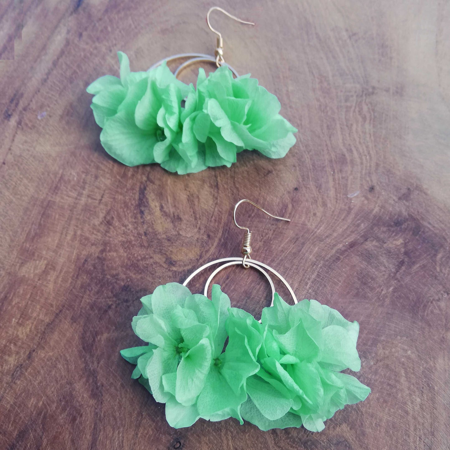 Boucle d'oreilles turquoise fleurs stabilisées