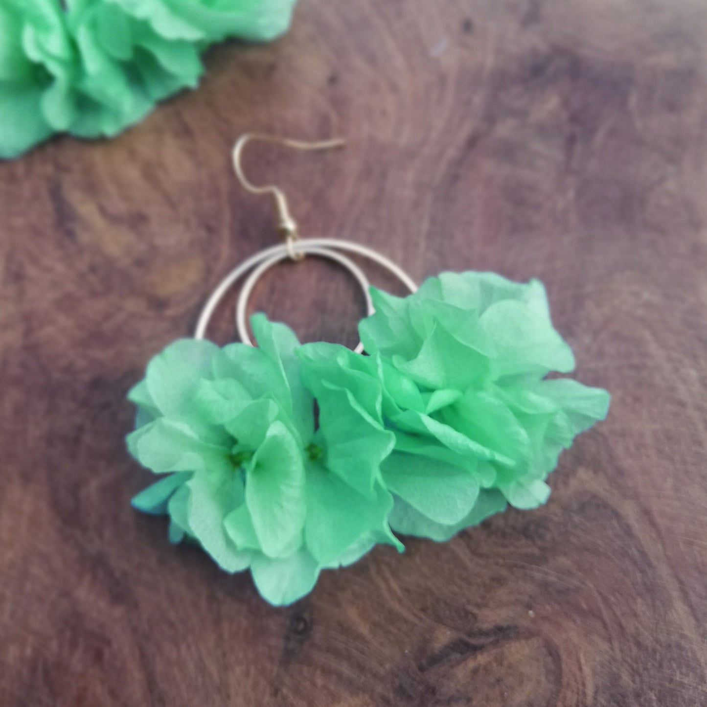 Boucle d'oreilles turquoise fleurs stabilisées