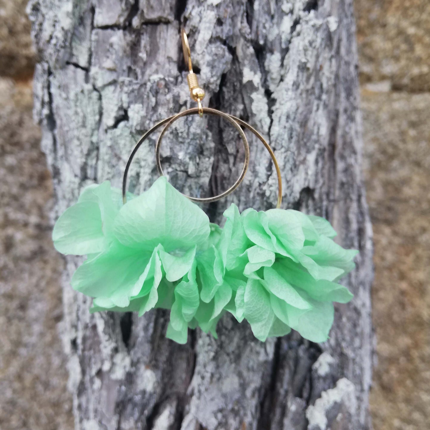 Boucle d'oreilles turquoise fleurs stabilisées