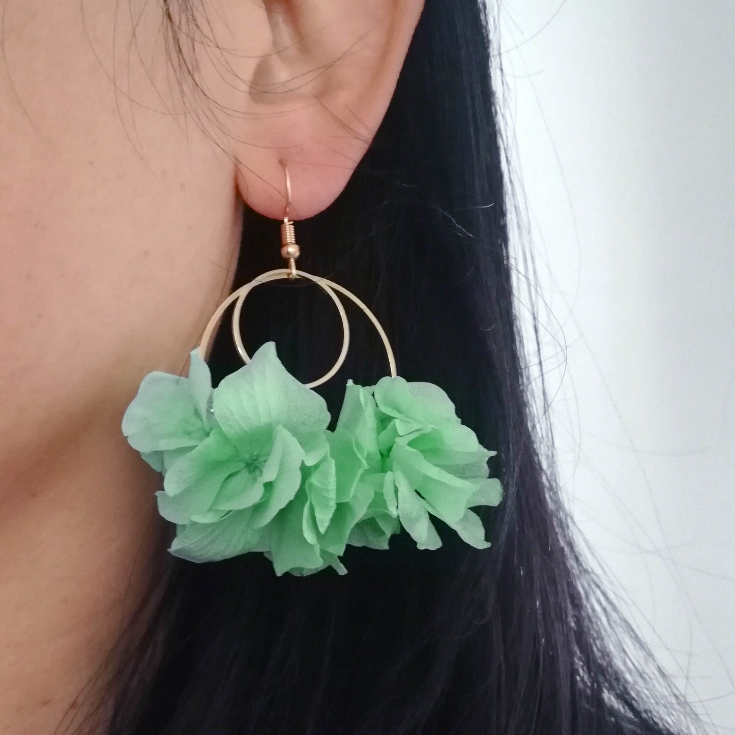 Boucle d'oreilles turquoise fleurs stabilisées