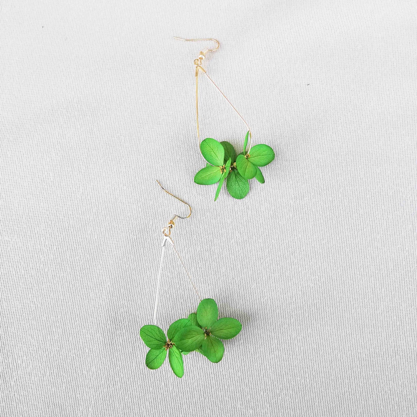 Boucle d'oreilles vert en fleurs séchées