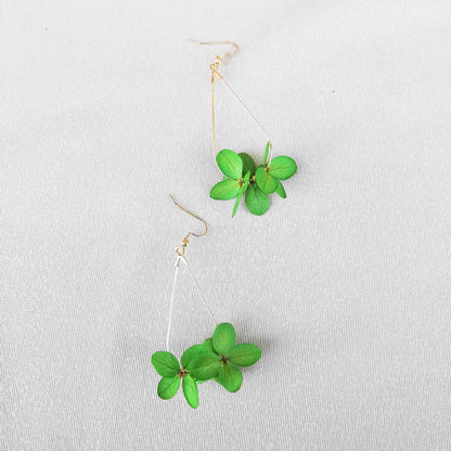 Boucle d'oreilles vert en fleurs séchées