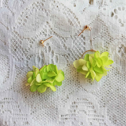 Boucle d'oreilles vert et jaune clair en fleurs séchées