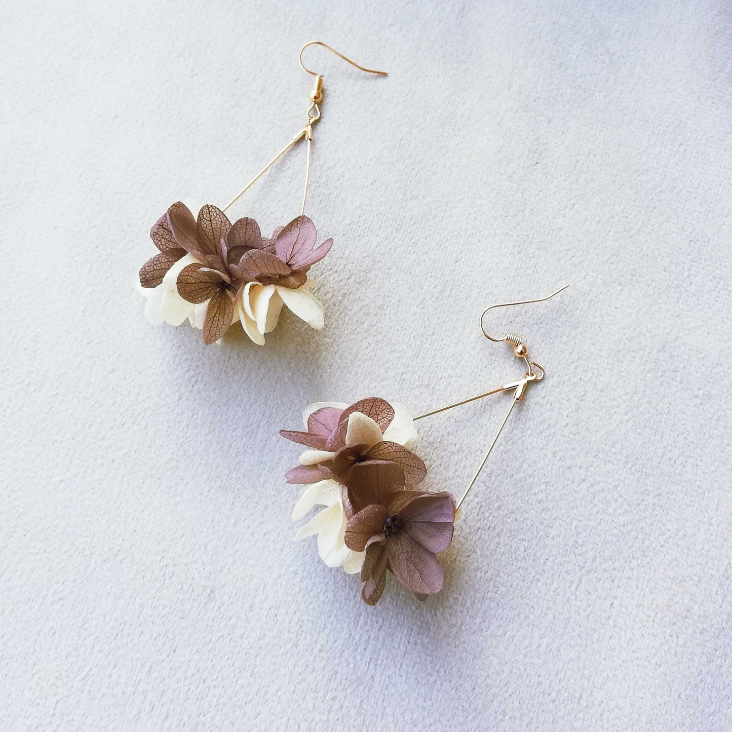 Boucle d'oreilles marron et jaune en fleurs séchées
