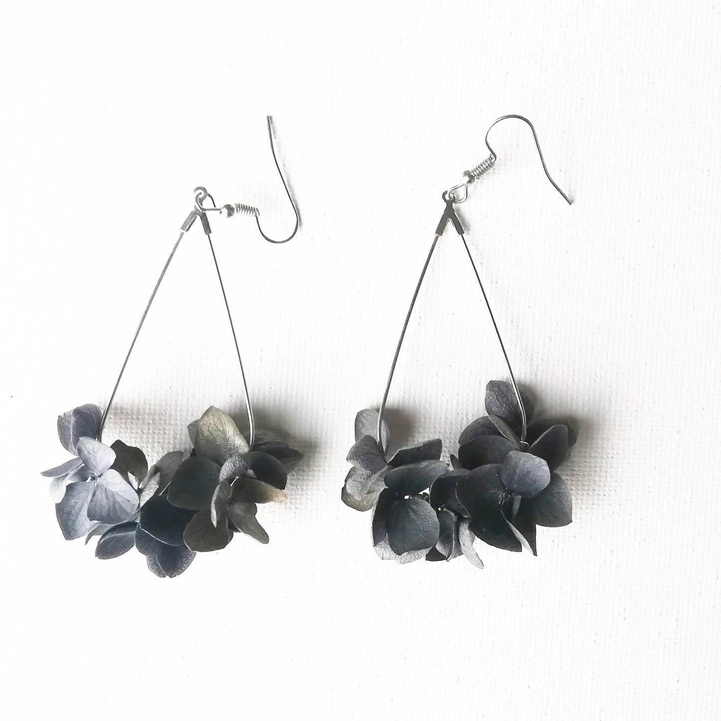 Boucles d'oreille en fleurs séchées noir