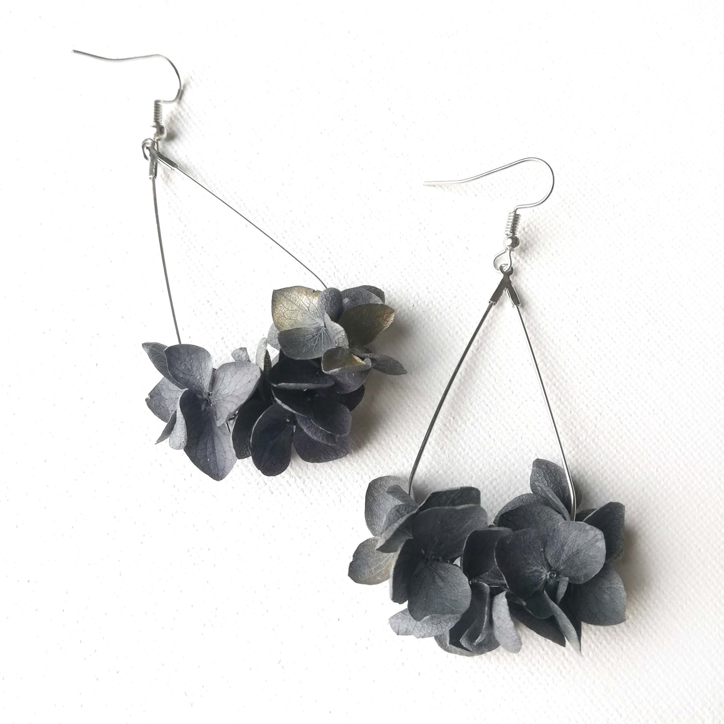 Boucles d'oreille en fleurs séchées noir