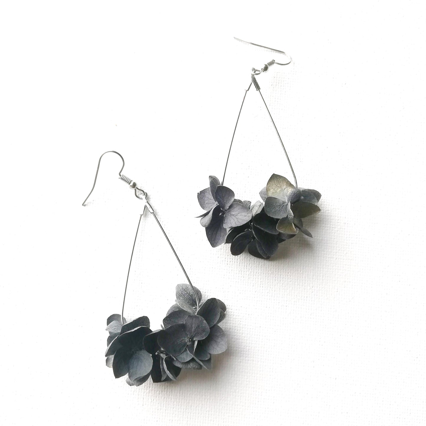 Boucles d'oreille en fleurs séchées noir