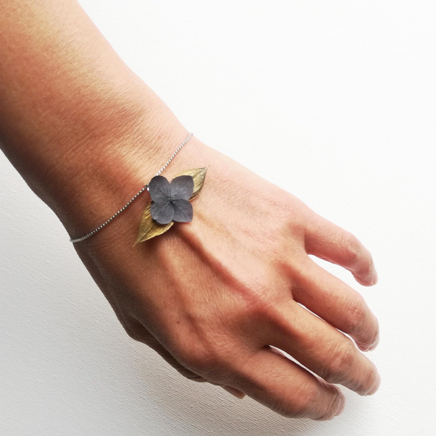 Bracelet en fleurs noir stabilisées