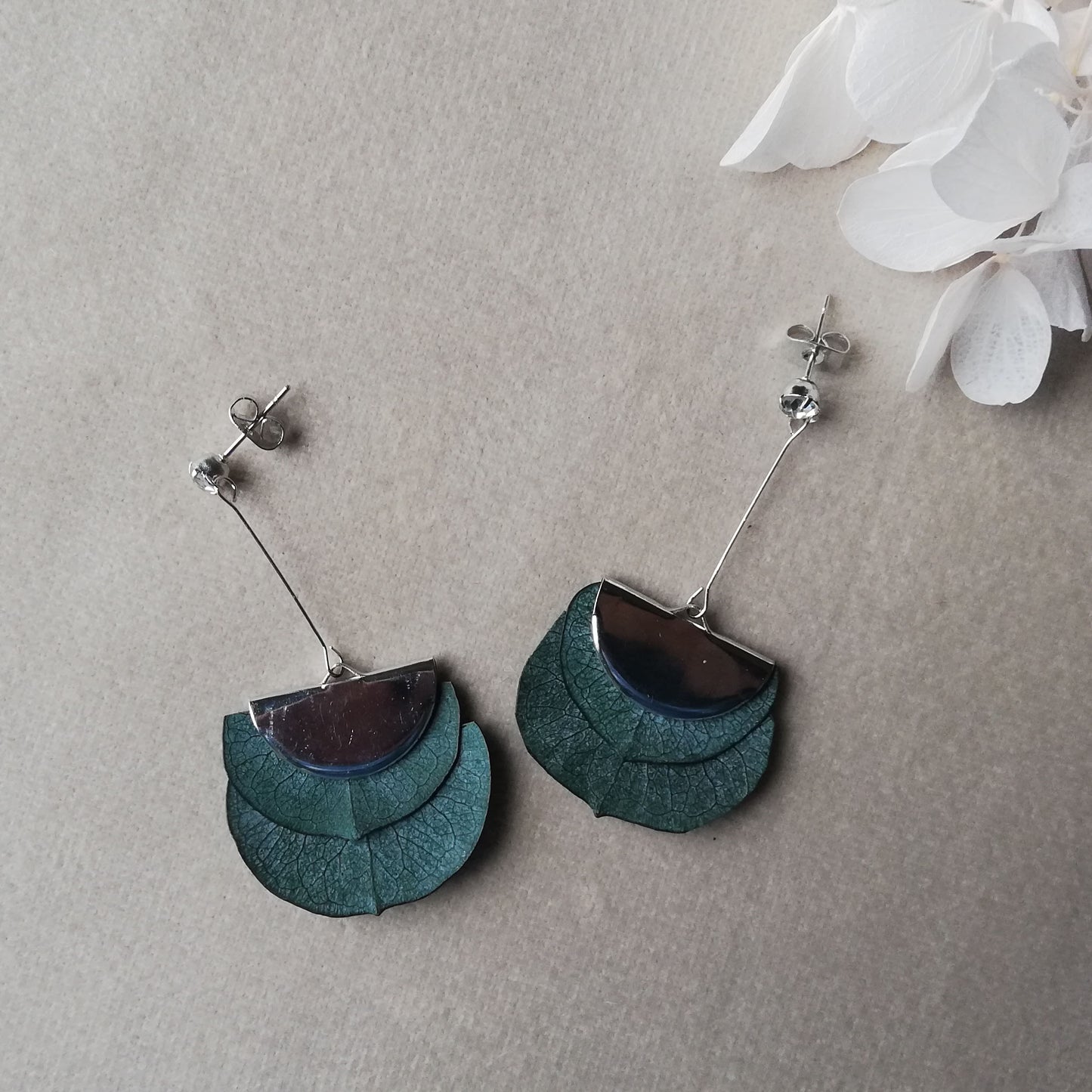 Boucles d'oreille en eucalyptus verte