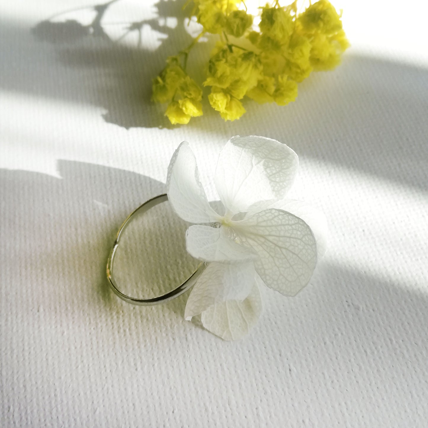 Anneau de mariage en fleur stabilisées