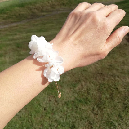 Bracelet de mariage en fleur stabilisées , bijoux en fleurs séchées