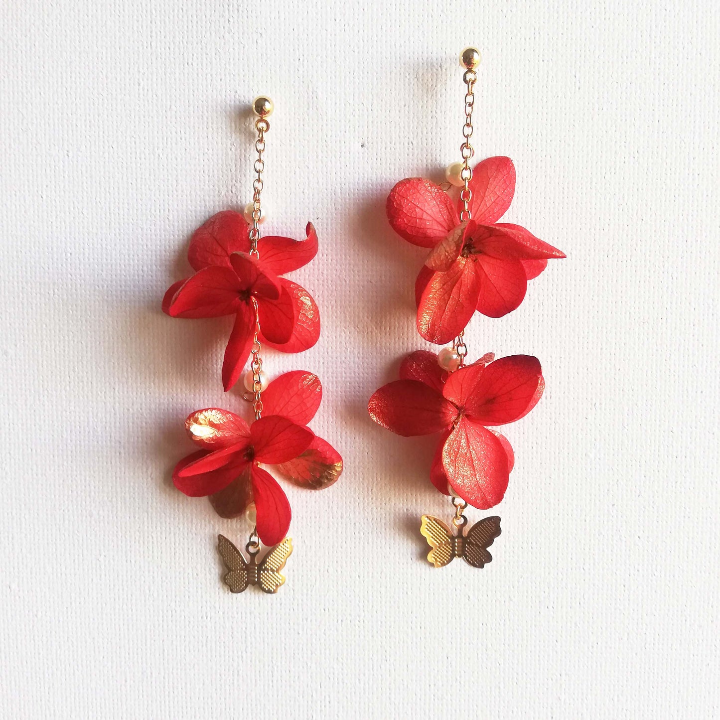 Boucles d'oreille en fleurs stabilisées rouge et or