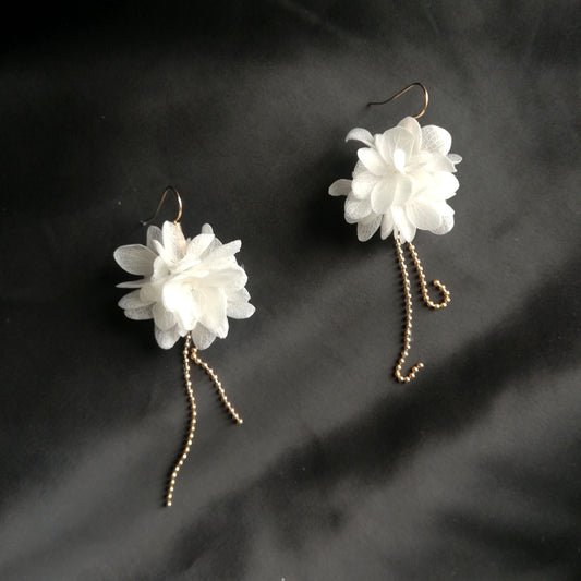 Boucles d'oreille en fleurs séchées blanches