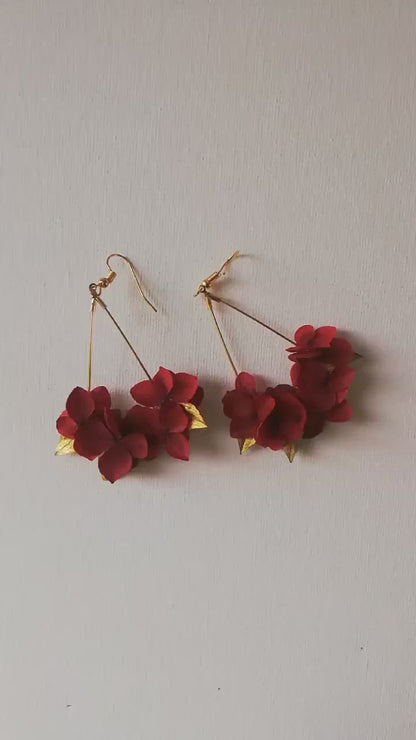 Boucles d'oreilles rouge en fleurs séchées