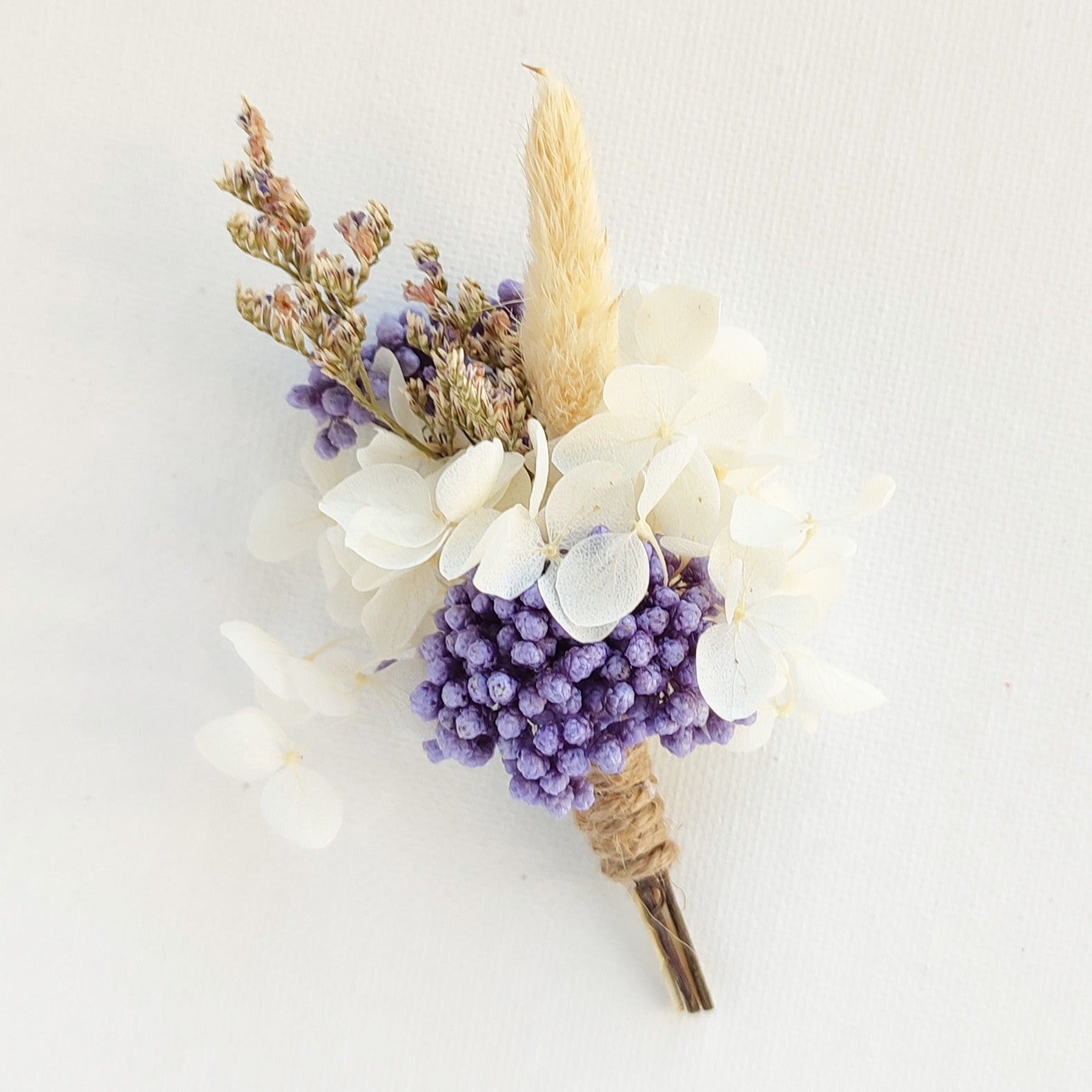 Boutonnière en fleurs stabilisées et séchée