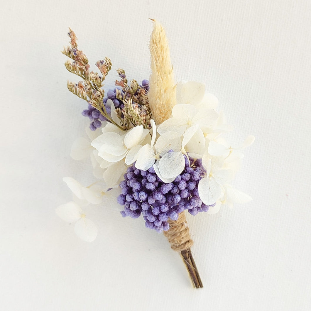 Boutonnière en fleurs stabilisées et séchée