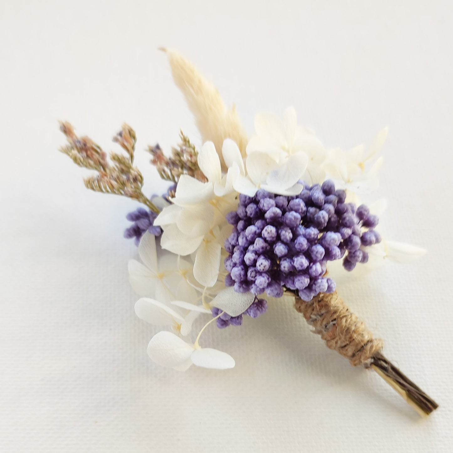 Boutonnières avec avec des fleurs bleus