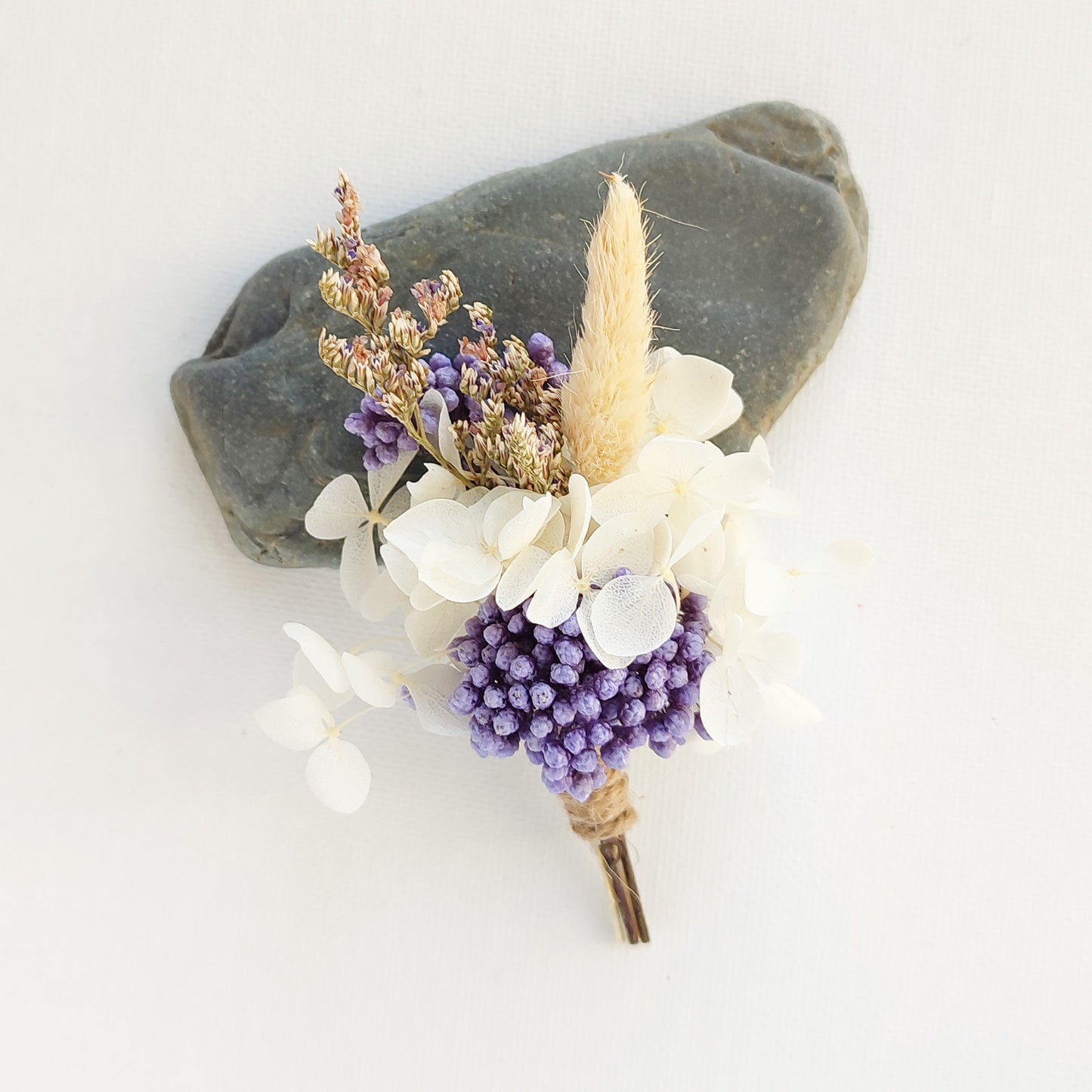 Boutonnière en fleurs stabilisées et séchée