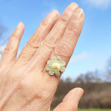 Charger l&#39;image dans la galerie, Bague fleur au crochet
