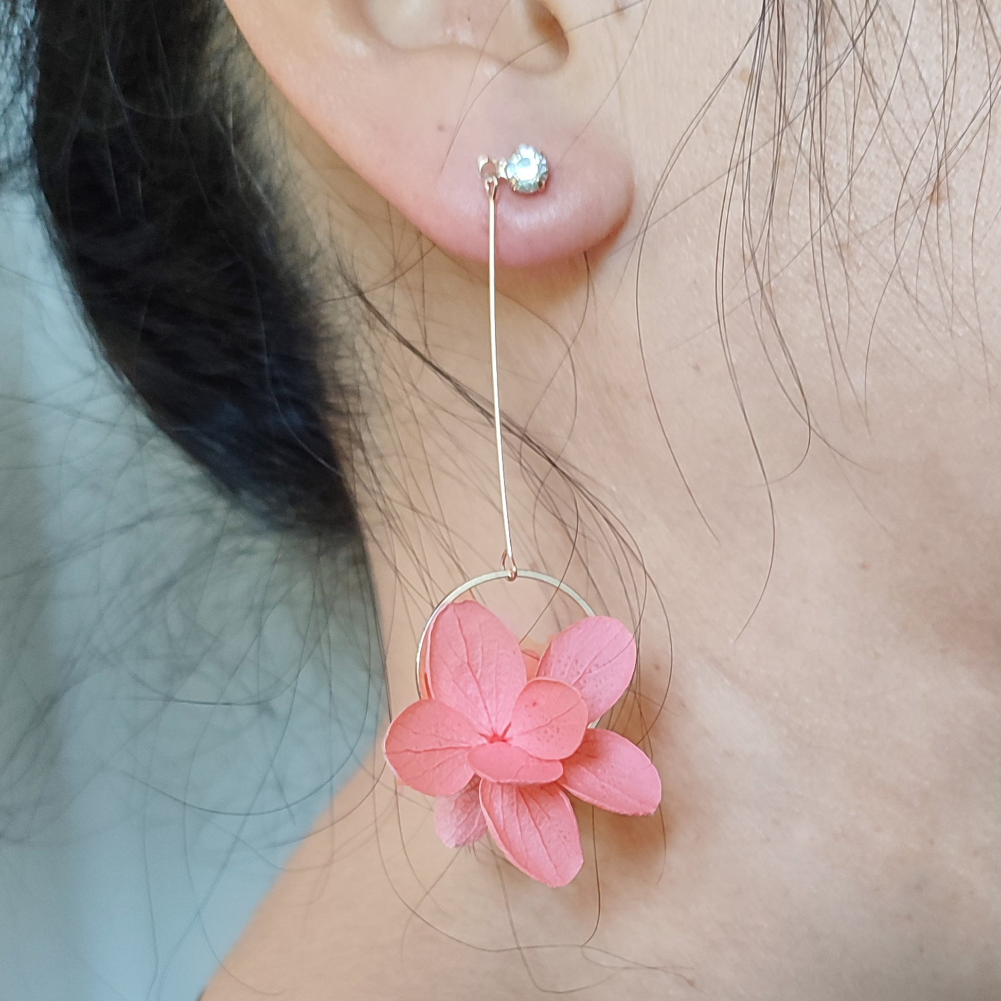 boucles d'oreilles fleurs corail stabilisées et séchées
