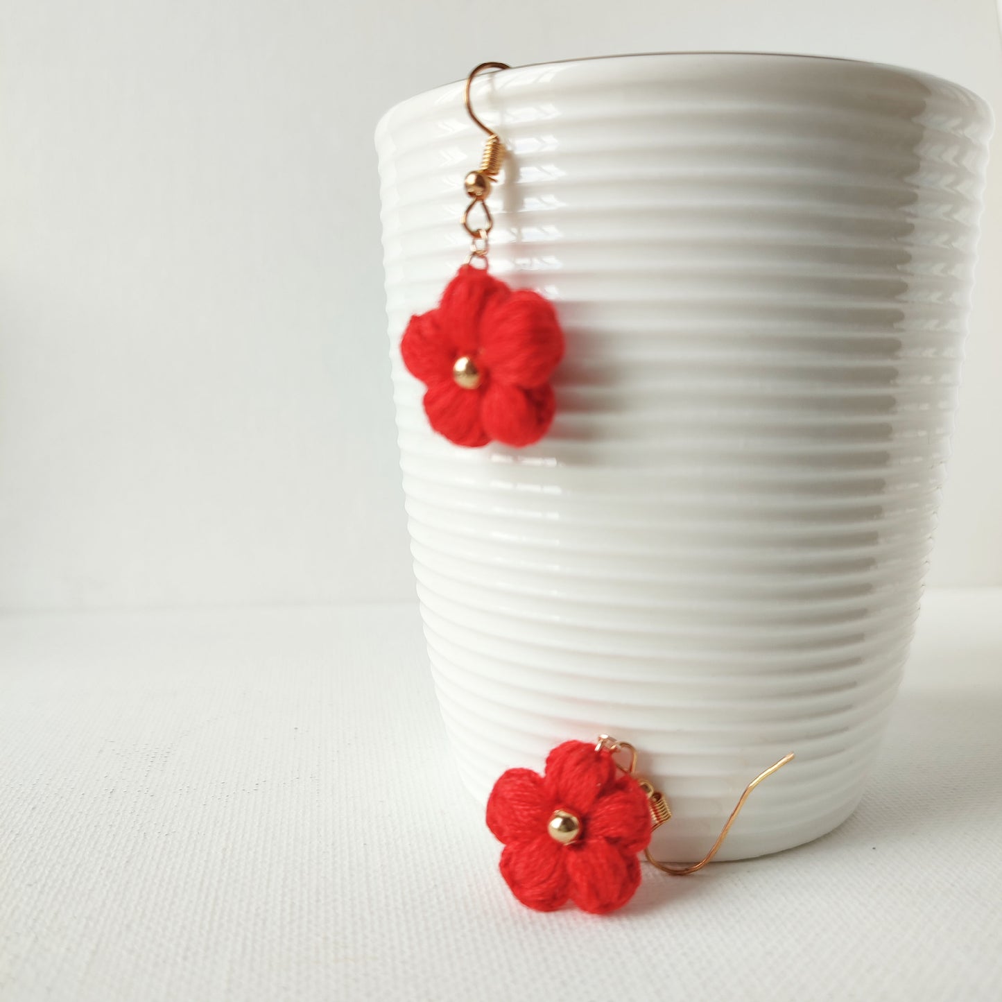 boucles d'oreilles fleurs rouge au crochet