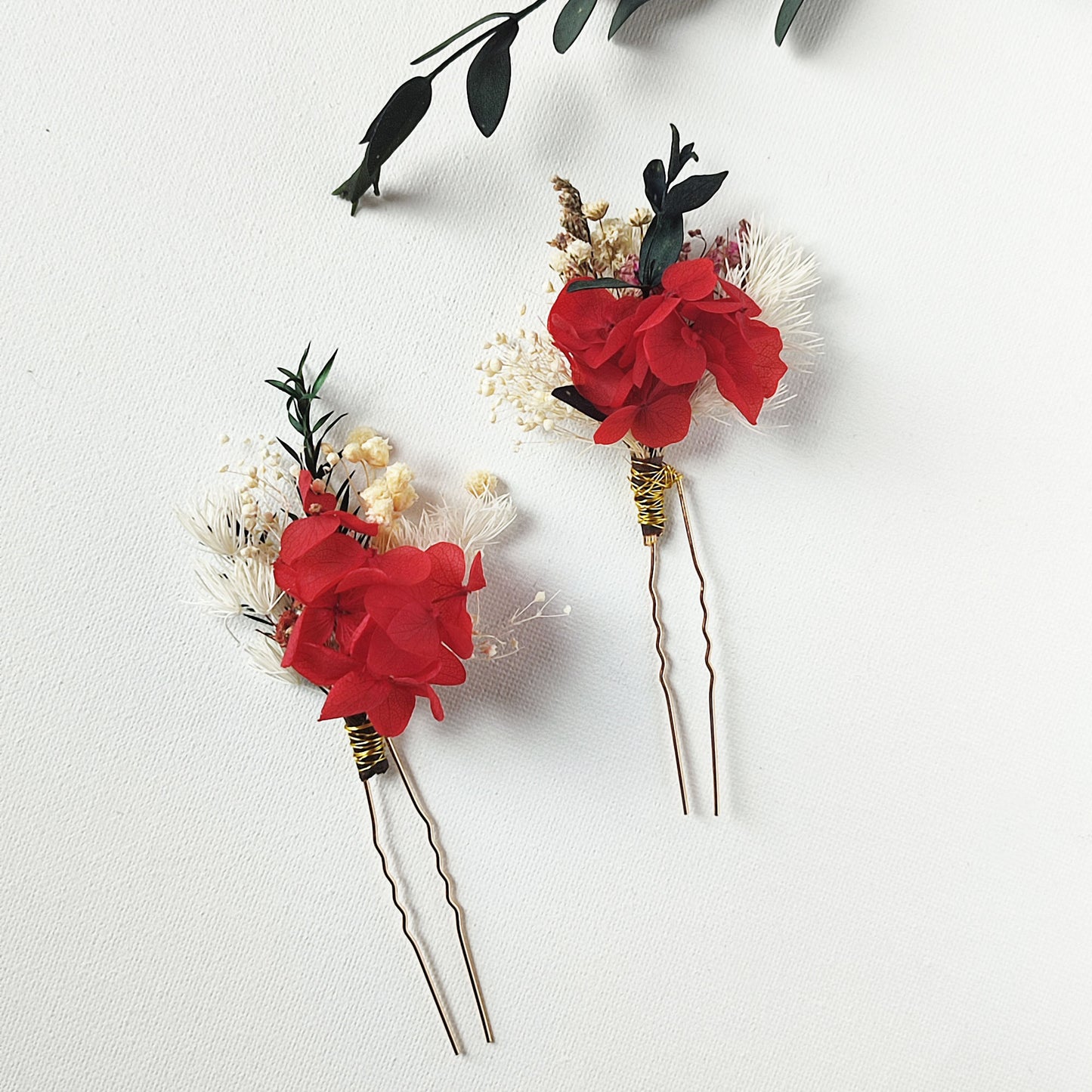 Épingle en fleurs rouge stabilisées